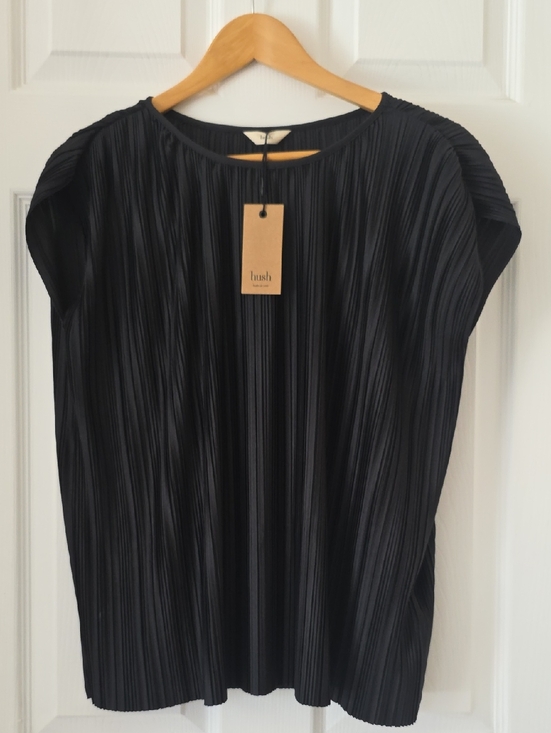hush uk Tops - Hush Uk Black Pleated Flowy Cap-Sleeve Top Size S New